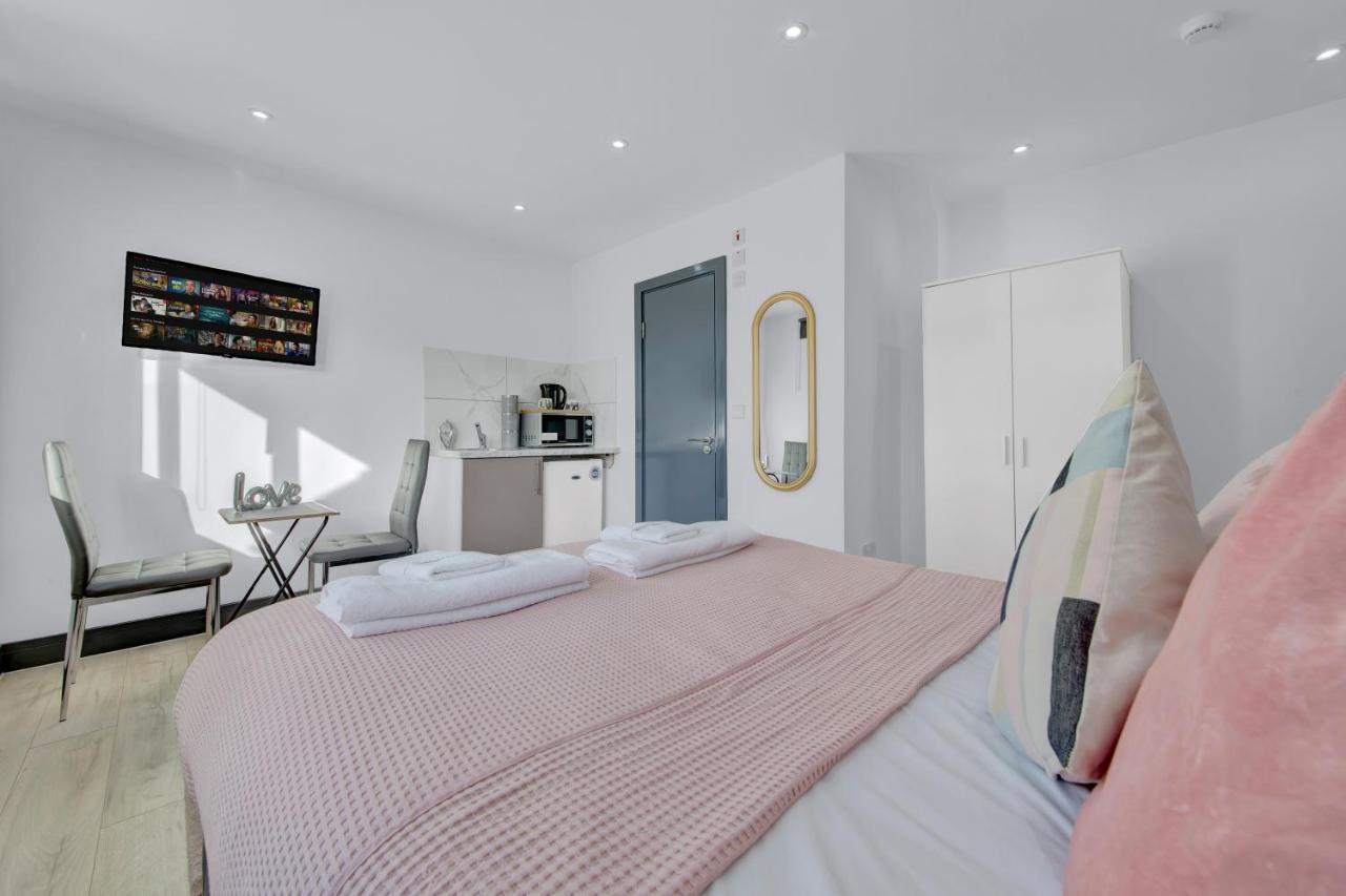 Heathrow Stays - Fawns Manor Hillingdon Dış mekan fotoğraf