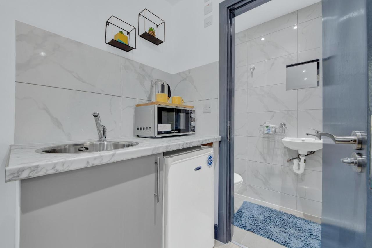 Heathrow Stays - Fawns Manor Hillingdon Dış mekan fotoğraf